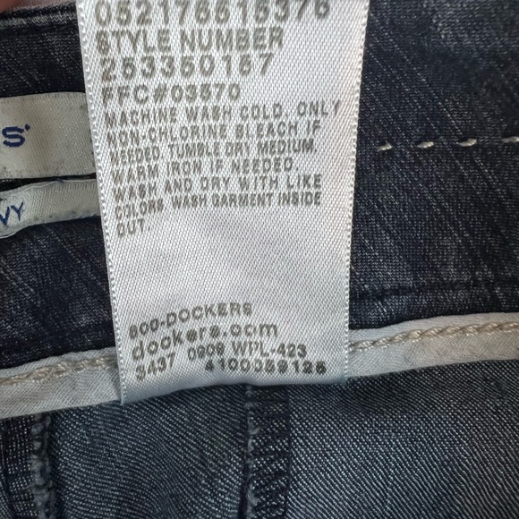 Dockers Women’s Mid Rise Curvy Jeans 10 Med. Style No.253350157 Metro Pant - Picture 9 of 9